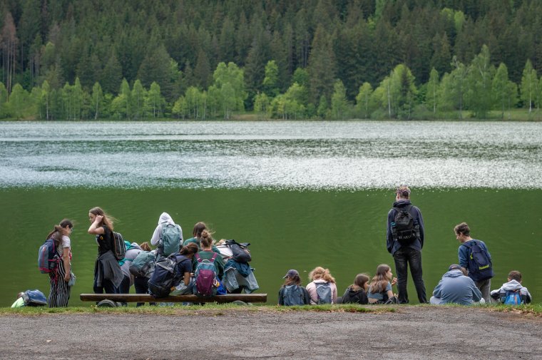 „Ez gyilkossági kísérlet!”. Senkit nem engednek csomaggal kirándulni a Szent Anna-tóhoz