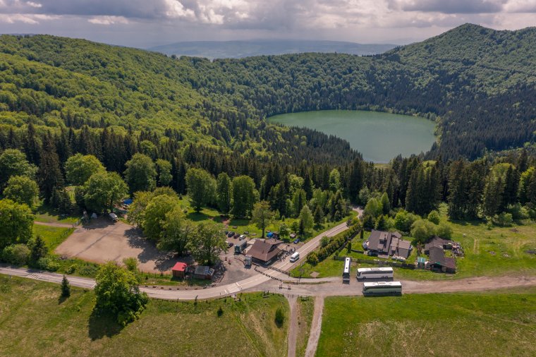Tilos lesz ezentúl csomaggal lemenni a Szent Anna-tóhoz