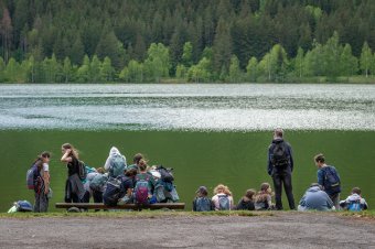 „Ez gyilkossági kísérlet!”. Senkit nem engednek csomaggal kirándulni a Szent Anna-tóhoz