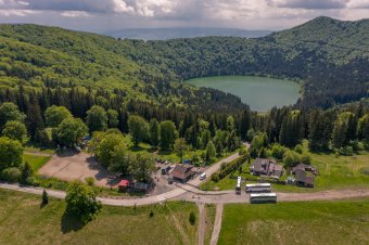 Tilos lesz ezentúl csomaggal lemenni a Szent Anna-tóhoz