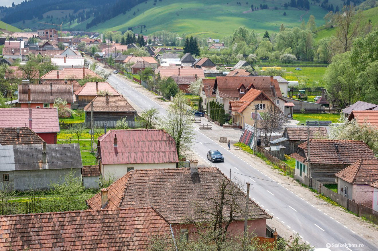 Gyimesfelsőlokon nagy szükség volt a szennyvízhálózatra •  Fotó: Pinti Attila
