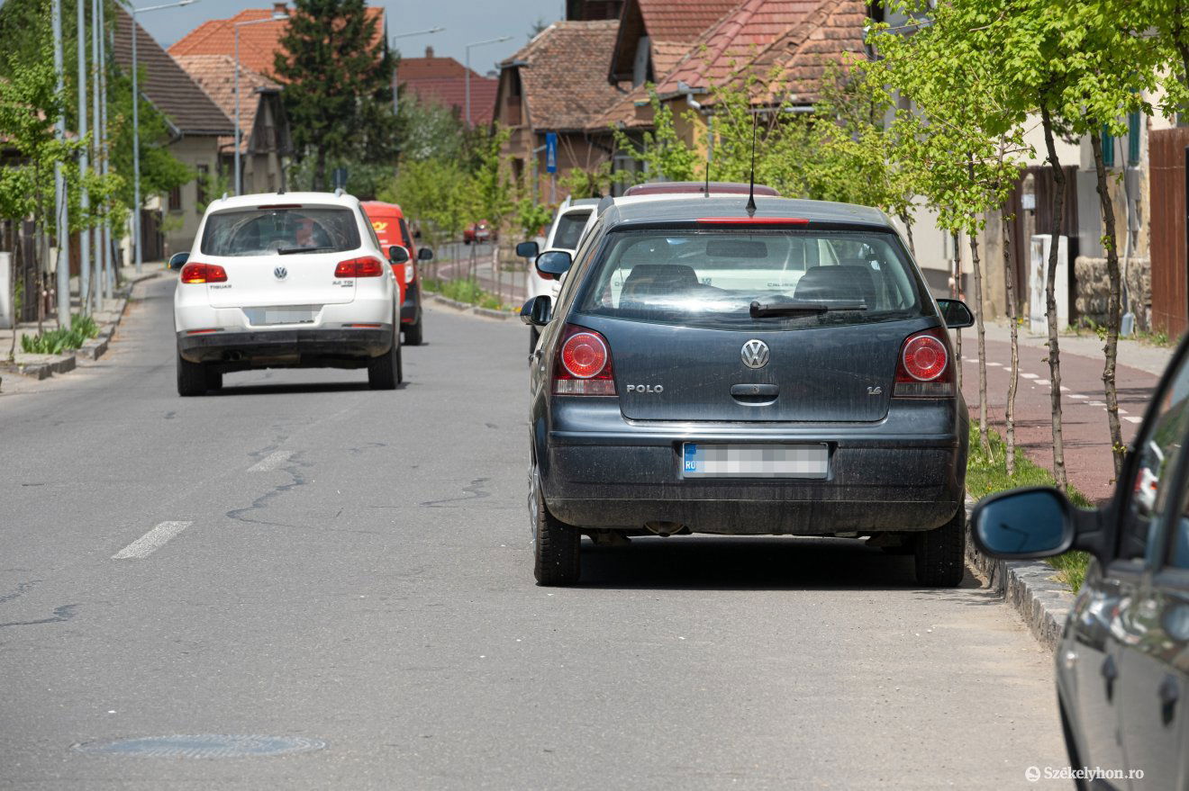 A helyzet egyelőre nem változik az utca alsó részén •  Fotó: Veres Nándor