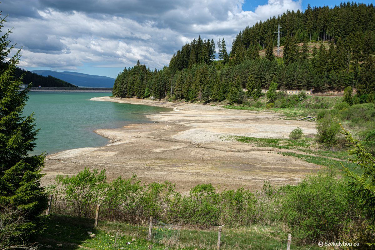 Jól látható a vízszint csökkenése a szépvízi gátnál. Több tényező is hozzájárult • Fotó: Veres Nándor
