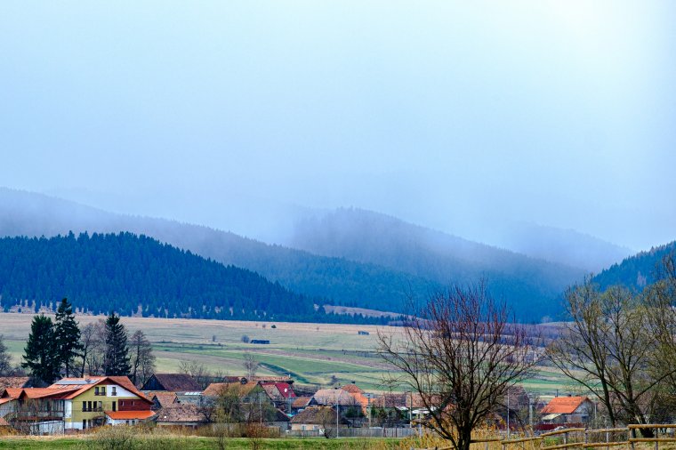 Hétfő délelőttig gondokat okozhatnak a zivatarok