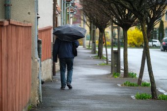 Nyárias meleg lesz a következő hetekben, de az esernyőre is szükség lesz