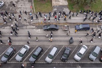 Útlezárások a nagyszombati feltámadási körmenet és az ételszentelés idején Csíkszeredában