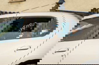 Nem támogatja a kormány, hogy a közlekedési rendőrök lesből, megkülönböztető jelzés nélküli gépkocsikból radarozzanak