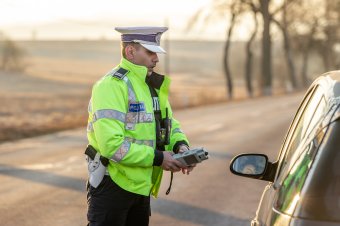 Ha rutinellenőrzéskor italos dobozokat lát a rendőr az ön autójában, akkor nagy valószínűséggel előkerül az alkoholteszt
