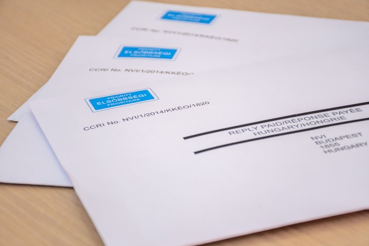 Segítenek a magyarországi választásokra való regisztrációban