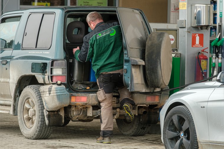 Ellenőrzik az összes bihari benzinkutat, miután 12,99 lejért árult üzemanyagot egy töltőállomás