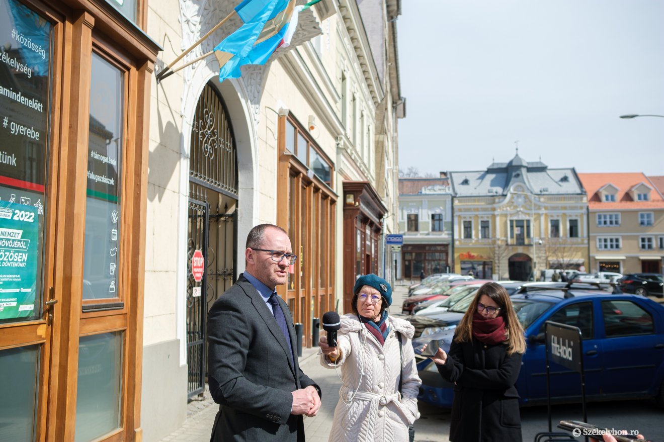Segítséget nyújtanak a Magyar Ügyek Házánál is •  Fotó: Veres Nándor