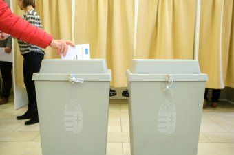 A DK rendkívüli parlamenti ülést kezdeményez a határon túliak szavazati jogának megszüntetéséről