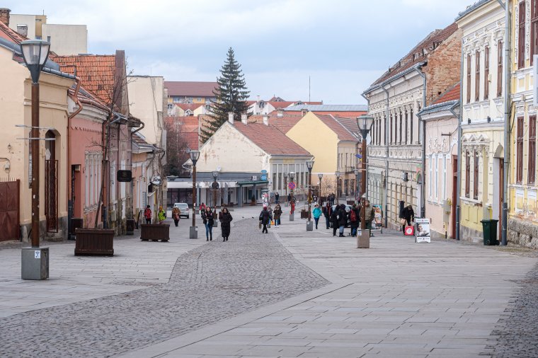 Javítás miatt szünetelni fog a vízszolgáltatás kedden a Petőfi utcában és Vár téren