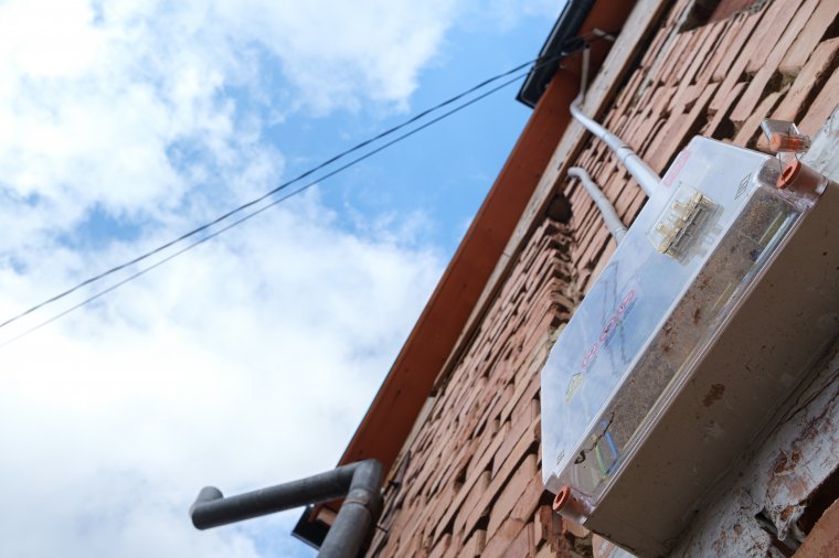 Búcsú a leolvasástól: okos villanyórákat tervez több erdélyi és partiumi városban is az Electrica