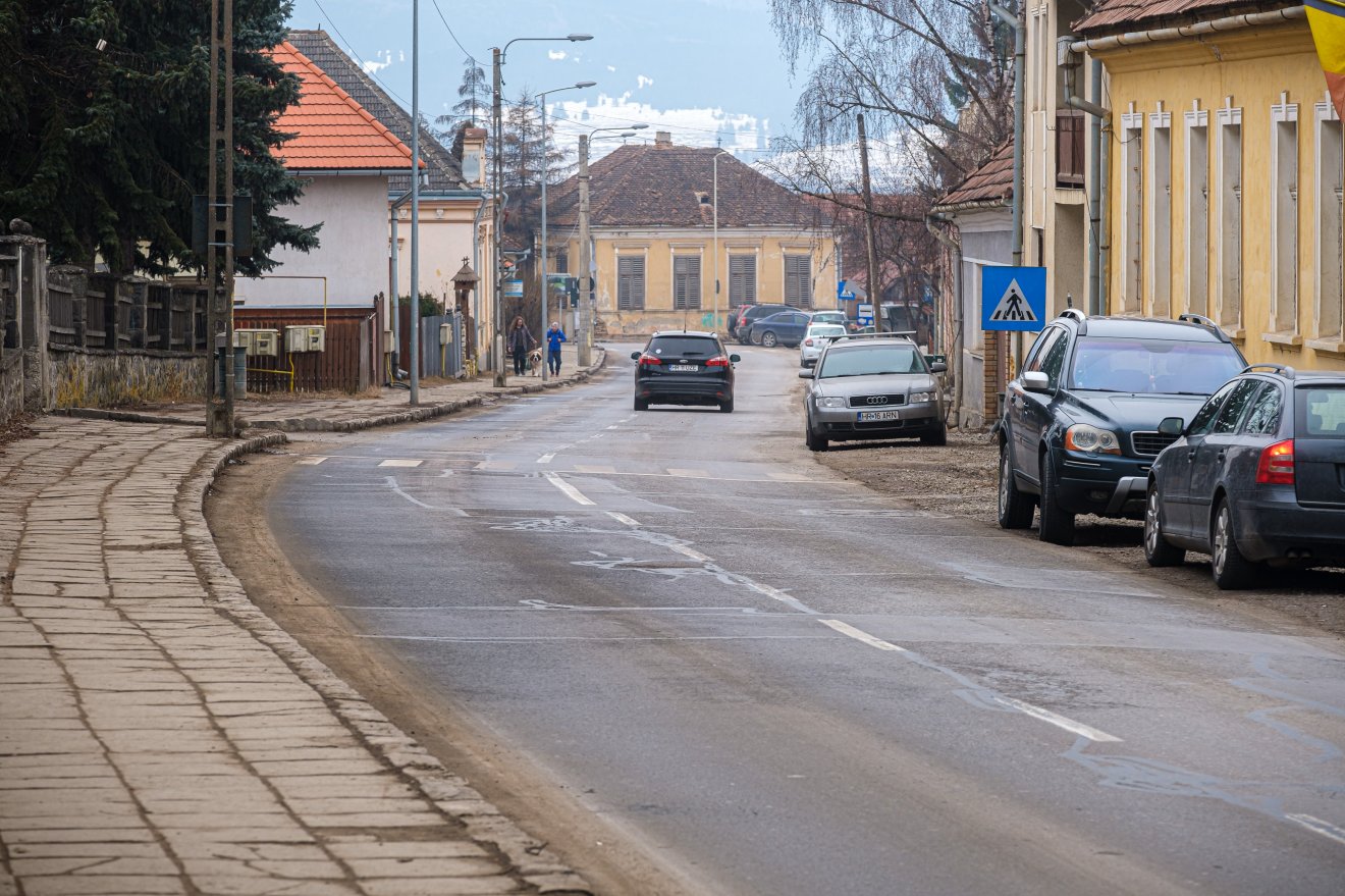 Nem zárják ki az autósokat, de a gyalogosokra figyelnek •  Fotó: Veres Nándor