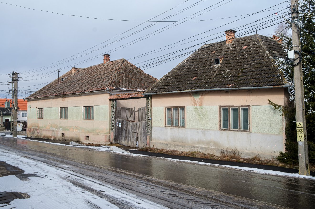 Rontják a faluképet a lepusztult állapotú ingatlanok • Fotó: Veres Nándor