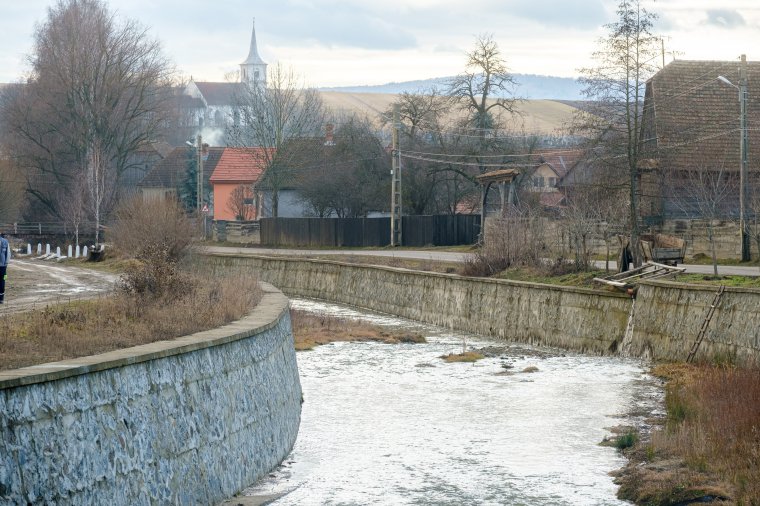 A beton patakmeder miatt fogy a kutak vize a Kászonokban?
