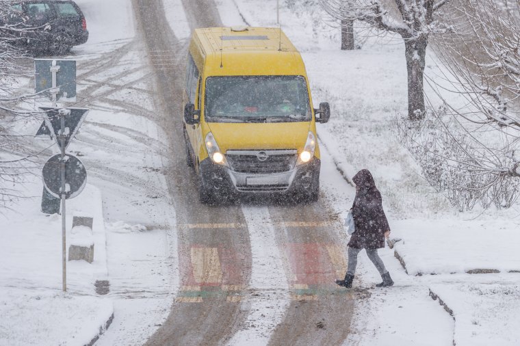 Havazásra, hóviharokra kell számítani kedd estig