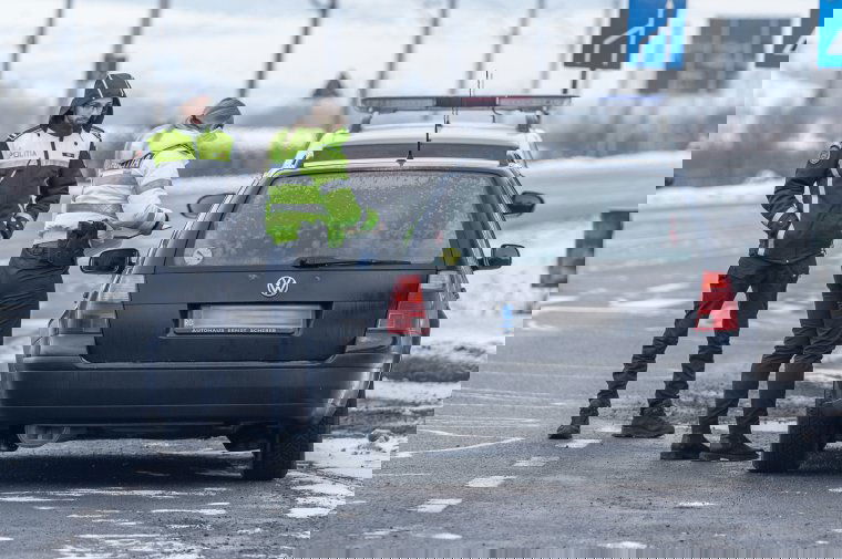 Haladnak a korral: alkalmazás „segíti” majd a rendőröket a bírságolásban