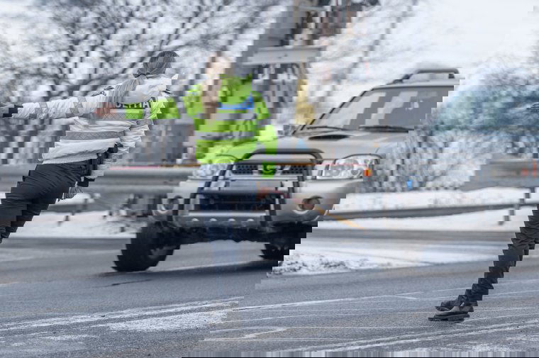 Ez van, ha olyannak adjuk oda az autót, akiről tudjuk, hogy nincs jogsija