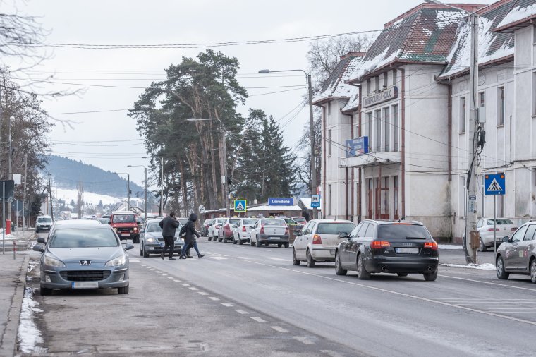 Átszervezik a csíkszeredai vasútállomás előtti forgalmat