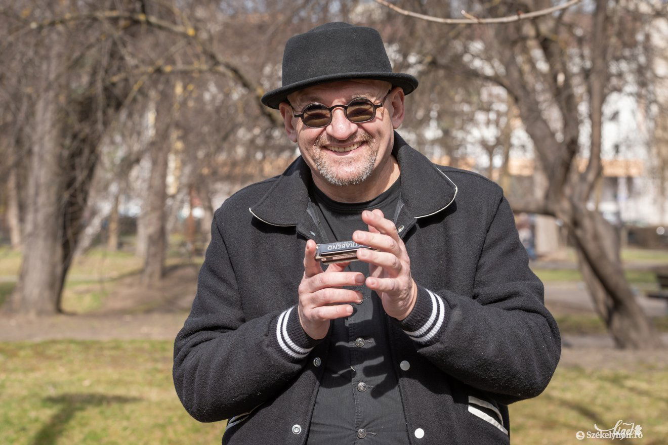 Ferenczi György: „én csak egyszerűen muzsikálom Petőfi verseit” •  Fotó: Pinti Attila