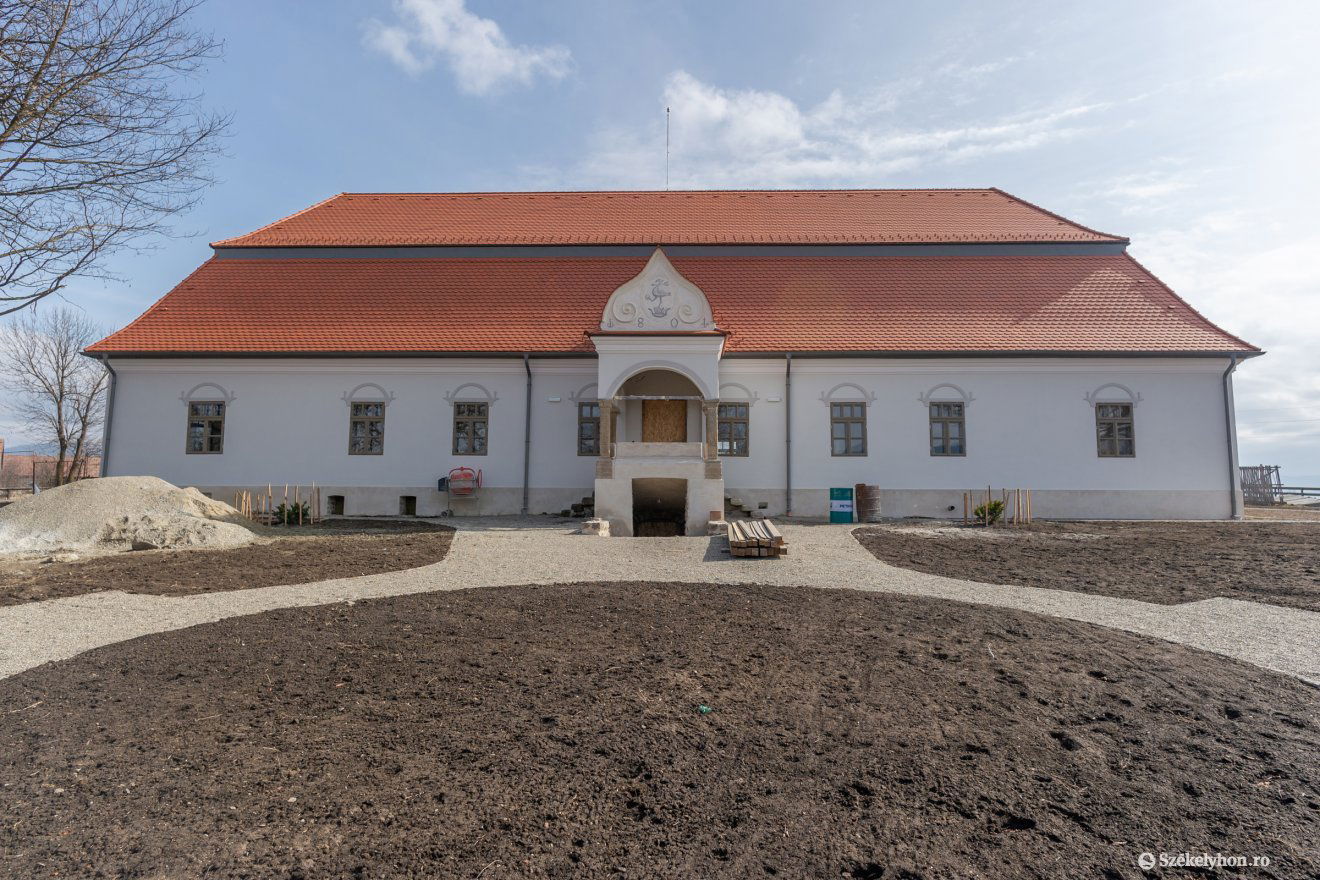 Kívül-belül megújult a csíkszentimrei udvarház •  Fotó: Pinti Attila