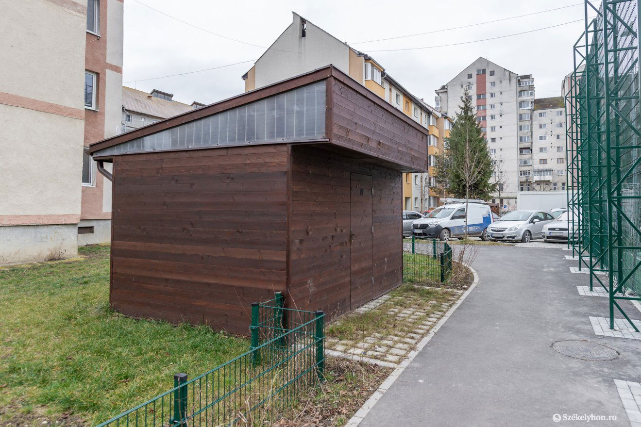 A kerékpártárolók még üresek, januártól szeretnék ezeket használatba adni •  Fotó: Pinti Attila