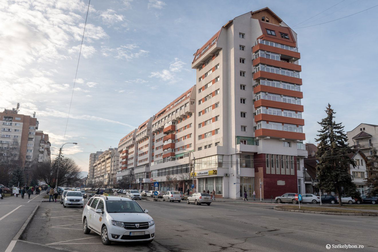 A Kossutha Lajos utcai tömbházsor, ahol a legtöbb munka maradt •  Fotó: Pinti Attila