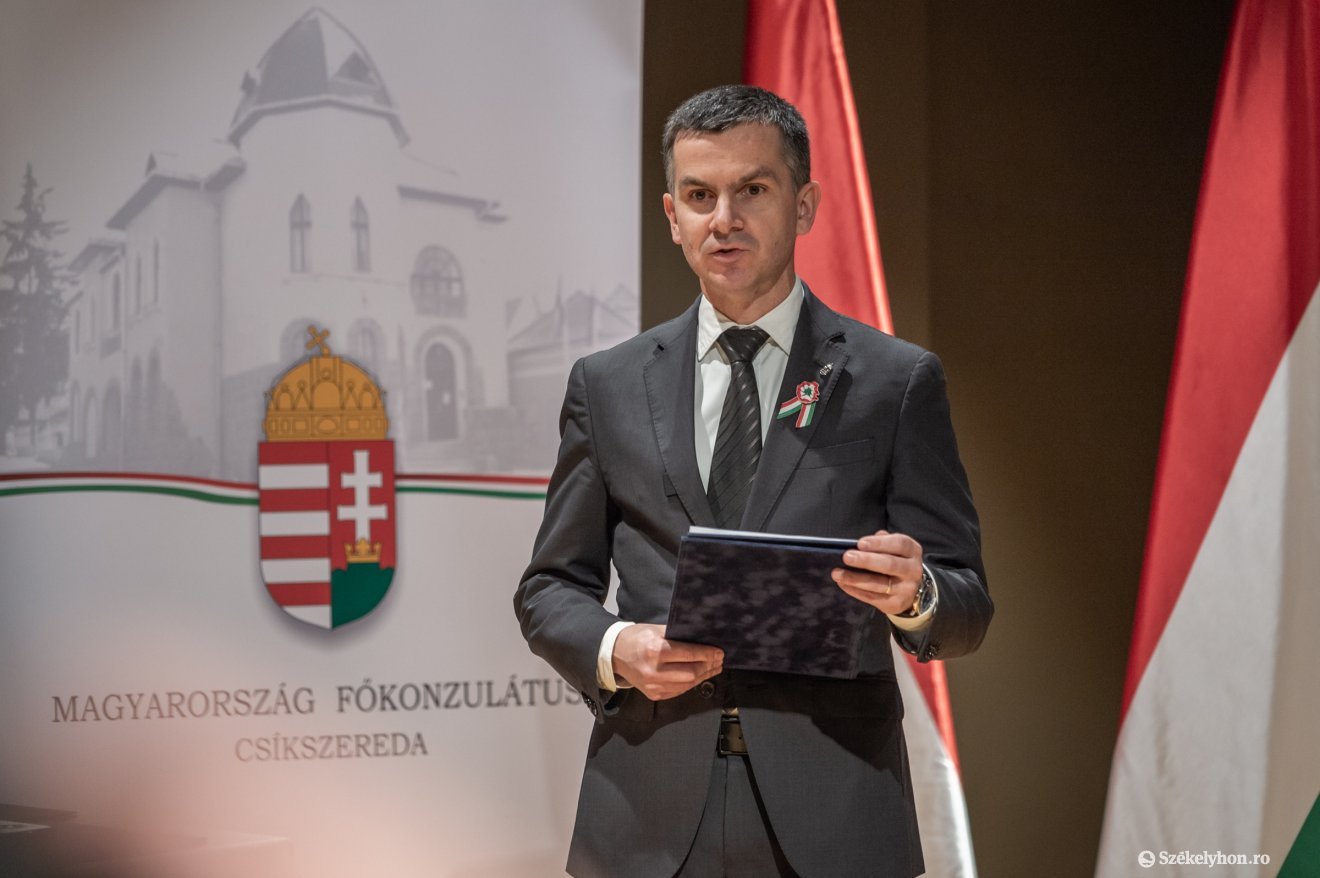Tóth László főkonzul •  Fotó: Pinti Attila