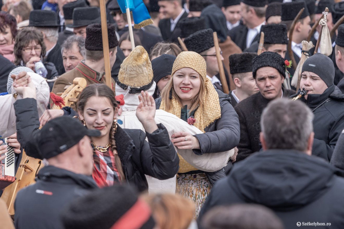 Szombaton Székelyföld számos településen temették a telet •  Fotó: Pinti Attila