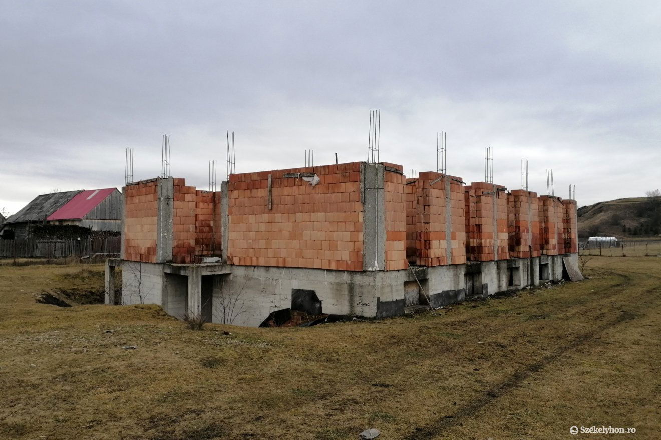 Ennyi készült el a megálmodott idősotthonból. Messze még a vége •  Fotó: Barabás Hajnal