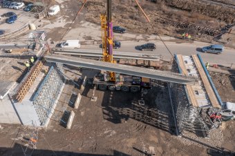 Megérkeztek és helyükre kerültek az első betongerendák