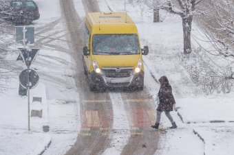 Havazásra, hóviharokra kell számítani kedd estig