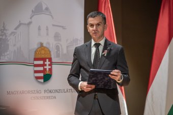 Pro Urbe-díjjal köszönték meg a csíkszeredai főkonzul tevékenységét