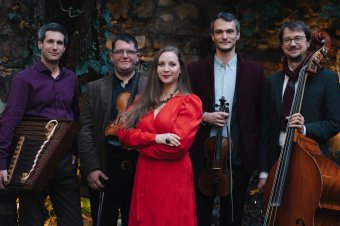 Tímár Sára és zenekara Erdélyben