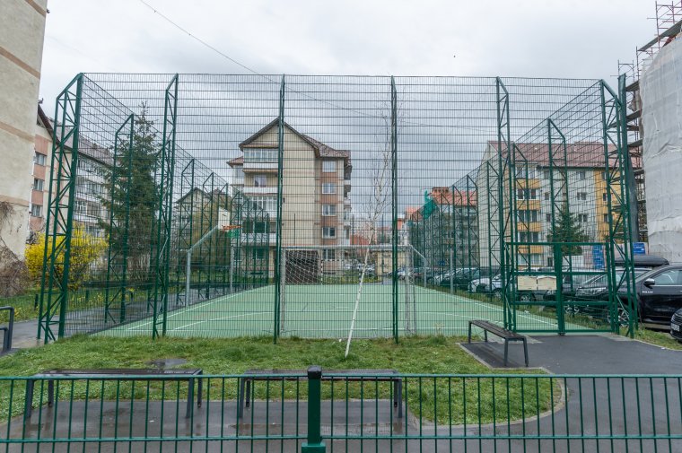 Zavaró zajforrássá vált a lakótelepi sportpálya