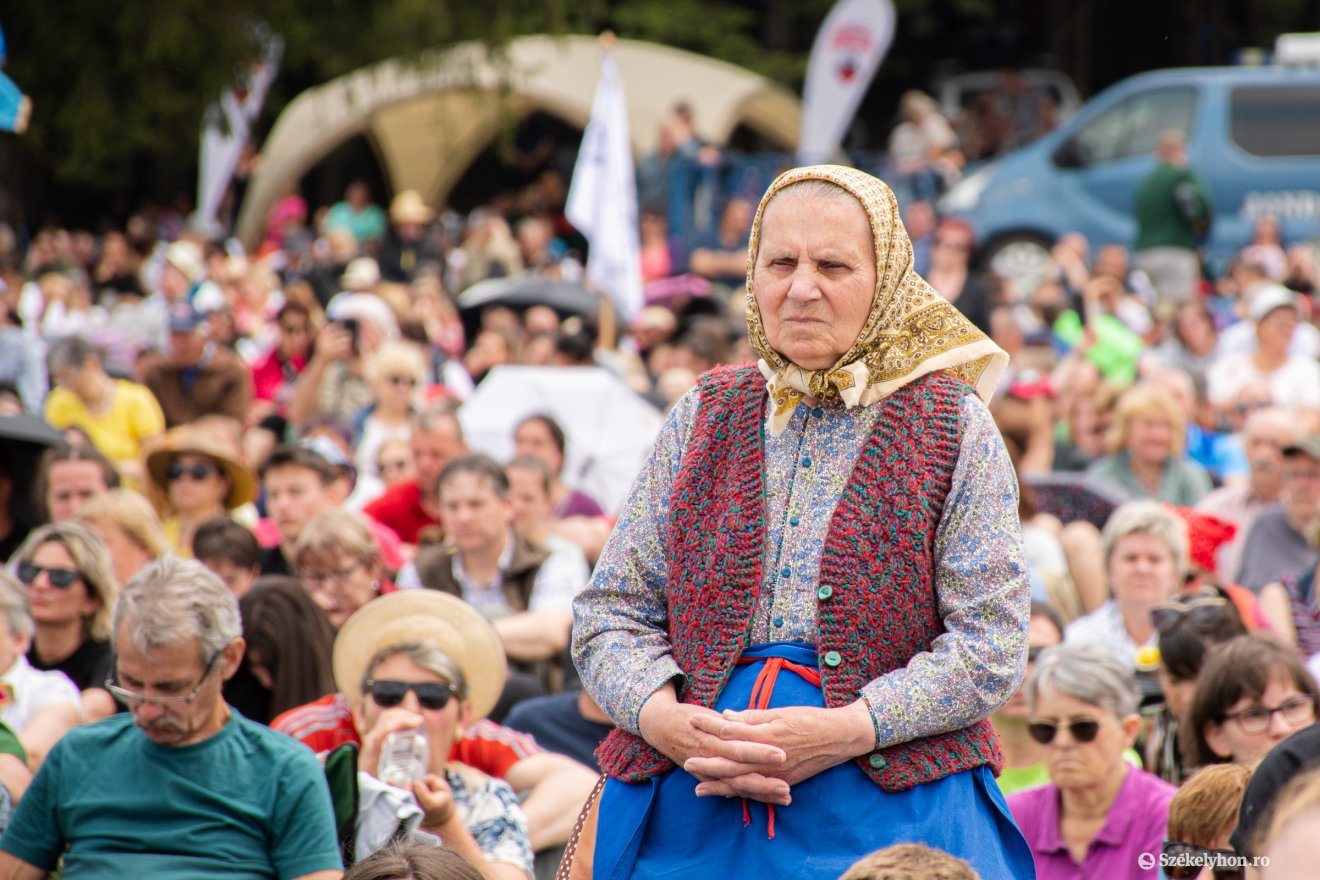 És akik jelen voltak. Ki tudja hányadik alkalommal... •  Fotó: László Ildikó