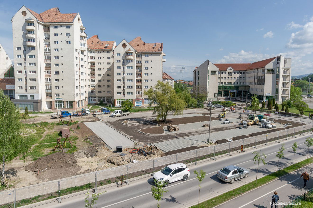 Az új parkoló a korábbinál sokkal jobb feltételeket biztosít az autósoknak •  Fotó: Pinti Attila