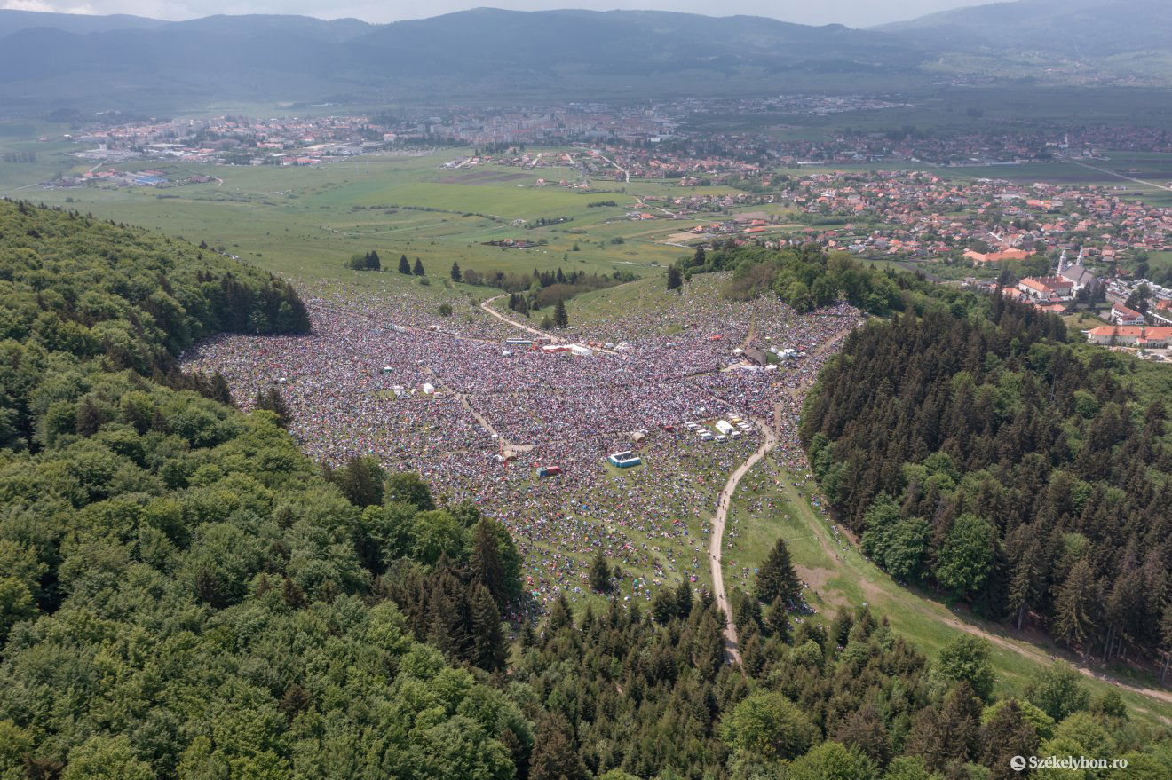 Elhárítanák a medveveszélyt. A szervezők mintegy 300 000 zarándokot várnak a szombati csíksomlyói búcsúra •  Fotó: Pinti Attila
