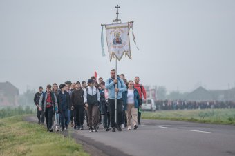 Keresztalják a csíksomlyói Szűzanyához