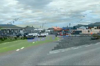 Felborult egy személyautó, miután traktorral ütközött Csíkszentkirályon