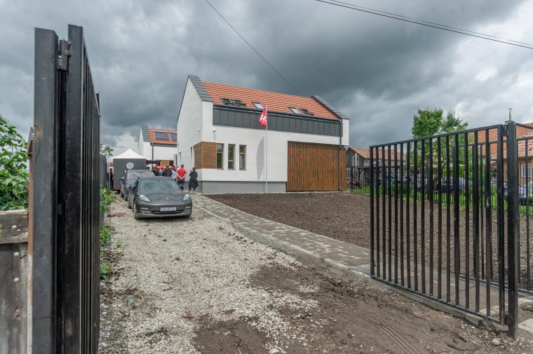 Hatszázötvenezer eurós épület a csíksomlyói romáknak