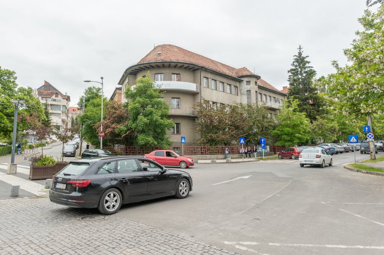 Elköltözhet a városházáról a katonai központ