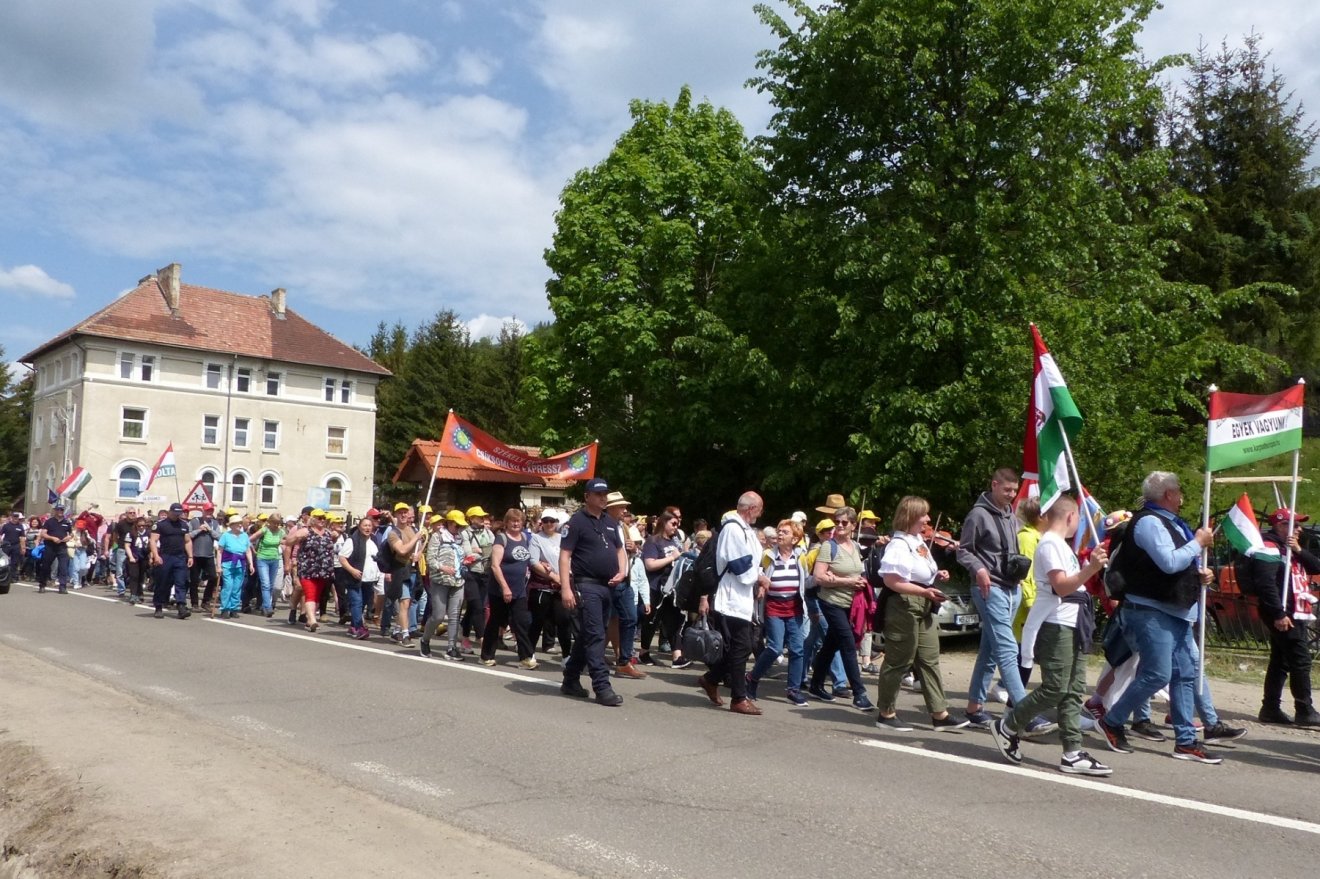 Útban Kontumác fele •  Fotó: Dobos László
