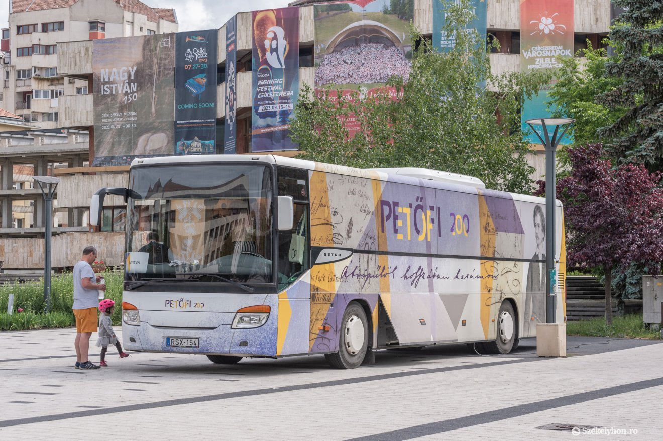 Kedden érkezik Maros megyébe a busz •  Fotó: Pinti Attila