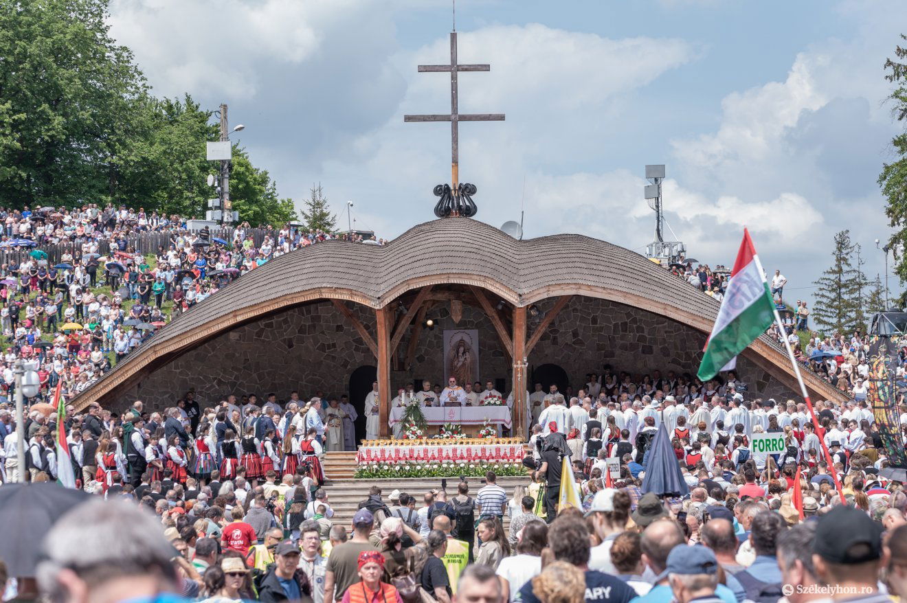 Borsodi L. László: „a csíksomlyói búcsú elsősorban vallási esemény, másodsorban nemzeti találkozó, és éppen az előbbi kezeskedik az utóbbi tisztaságáért” •  Fotó: Pinti Attila