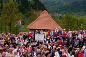 Ezrek zarándokoltak idén is Kontumácra