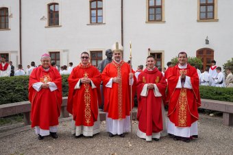 Csíkszentsimoni és gyimesbükki diakónusokat szenteltek pappá Gyulafehérváron