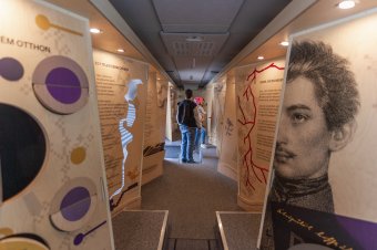 Fölszálltunk a Petőfi-buszra